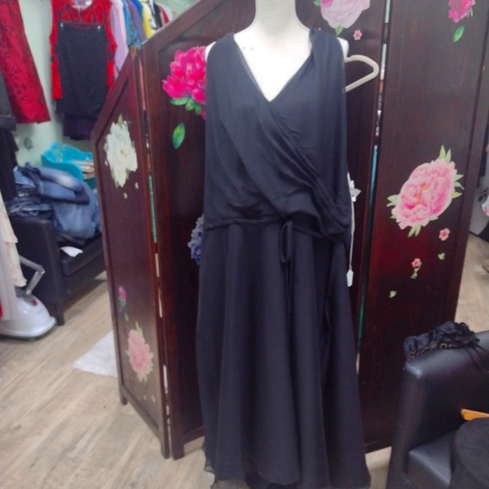 Eden Maids black halter size 28w